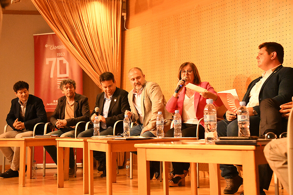 Un Debat Electoral A Bandes I Amb La Pluja A Tel De Fons