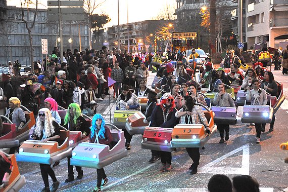 Comparses I Persones Participen A La Rua Del Carnaval