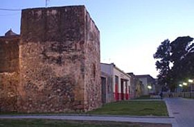Es presenta un projecte de conservació de la muralla medieval