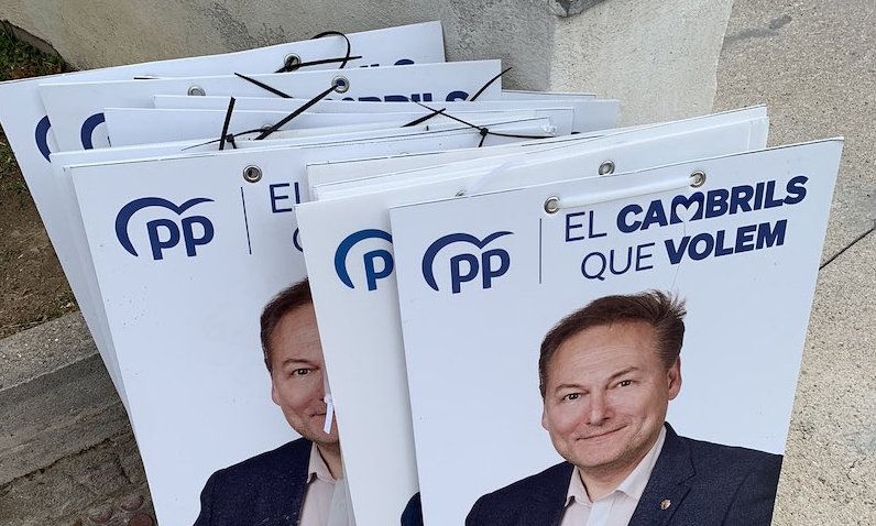 El Partit Popular Denuncia Una Arrancada De Cartells Al Carrer Robert