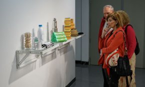 La Sala Àgora acull una exposició amb els premiats en les cinc primeres edicions de la Biennal d’Art Contemporani Gastronòmic de Cambrils