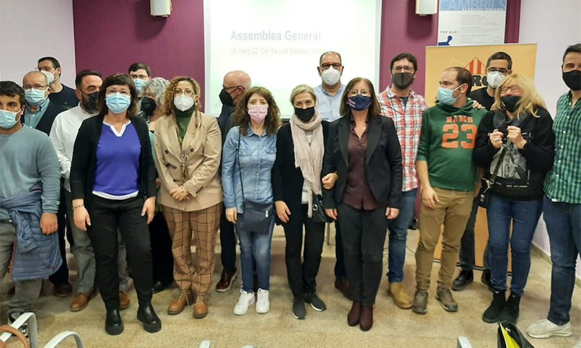 Foto de grup dels militants i simpatitzants d'ERC en l'assemblea celebrada ahir