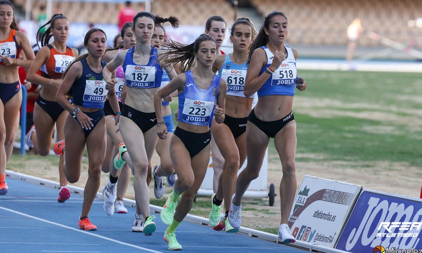 Maria Taggi, amb el dorsal 187, a la prova dels 3.000 m. llisos, en la qual va acabar primera