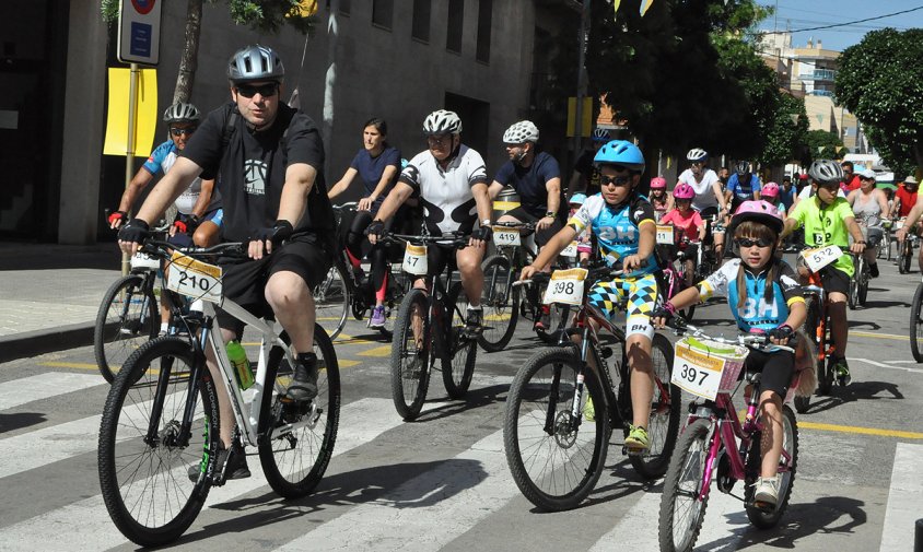 Sortida de la bicicletada des del carrer del General Prim