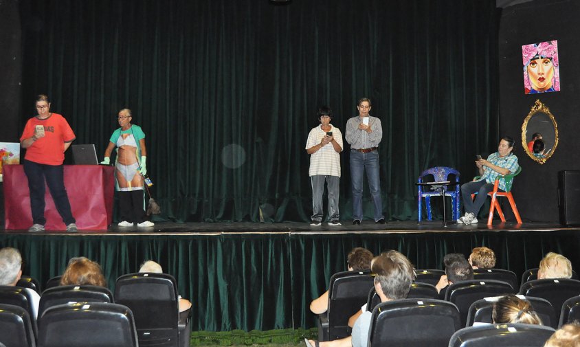 Un moment de la representació teatral, ahir al vespre, al Teatre del Casal Parroquial