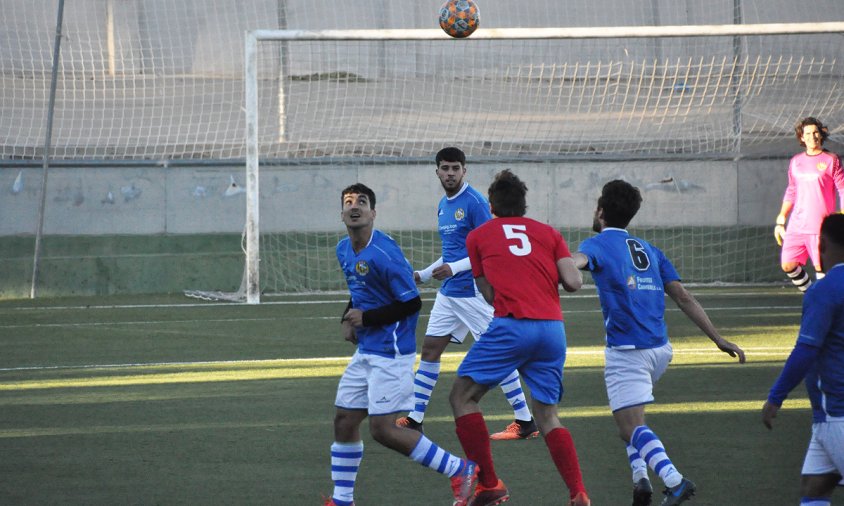 Imatge d'un partit del FC Cambrils, aquesta temporada