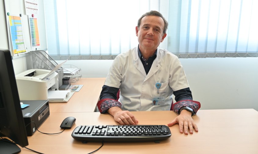 El doctor Francesc Margalef al seu despatx de direcció de l'Hospital Lleuger