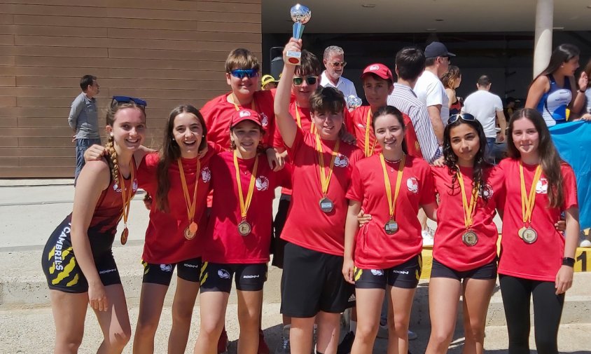 L’equip Cadet Masculí en el podi, 3a posició, medalla de bronze en el Campionat de Catalunya de Llaüt Mediterrani