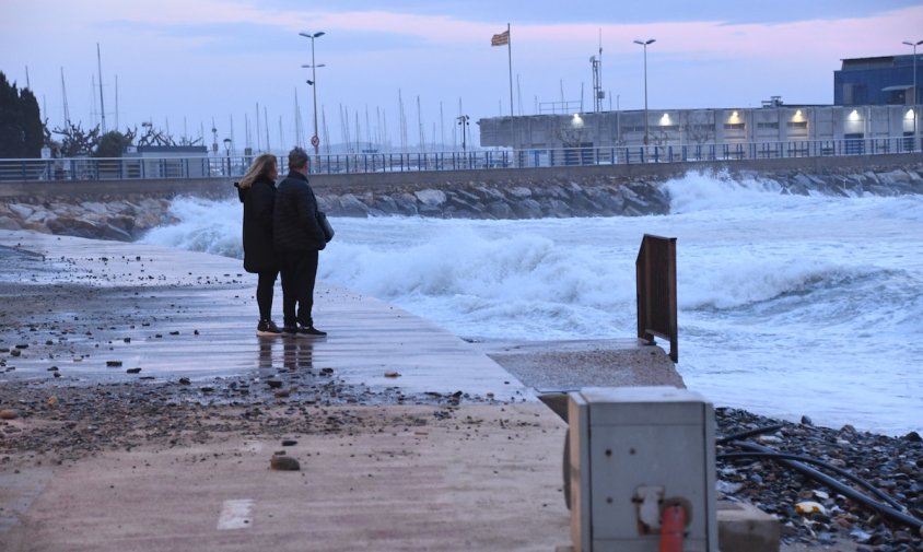 Imatge del temporal de mar al passeig de les Palmeres, a finals del passat mes de març