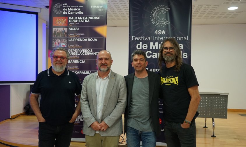 D'esquerra a dreta: Isaac Albesa, director artístic del FIMC; Alfredo Clúa, alcalde; Jordi Barberà, regidor de Cultura; i Nacho Tarrès, de Gossos