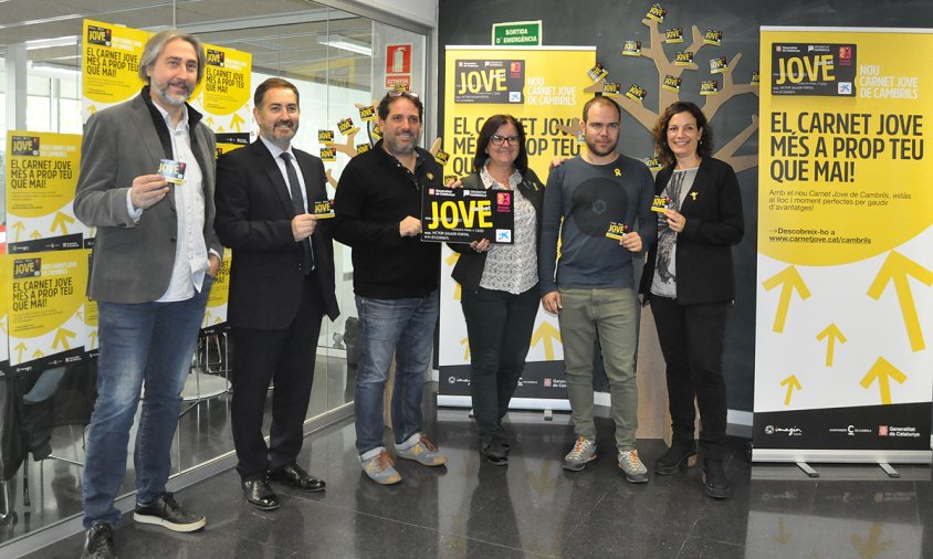 Presentació del Carnet Jove de Cambrils, ahir al matí a l'Ateneu Juvenil