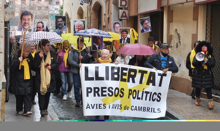 Els Avis i àvies, ahir, al seu pas pel carrer de l'Hospital