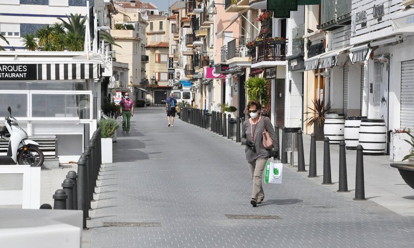 Imatge dels comerços tancats a la primera línia de Port, a principis del passat mes de maig