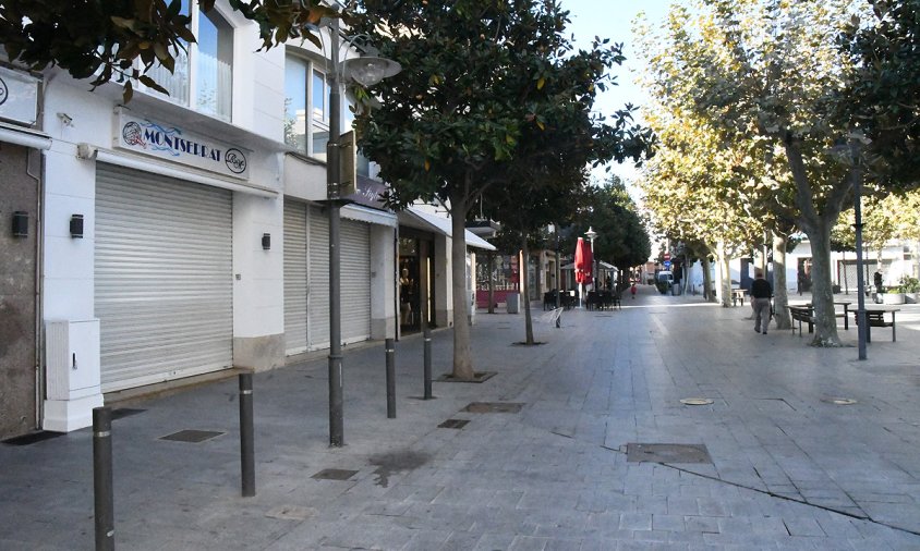 Aspecte dels carrers al voltant de l'església de Sant Pere, la setmana passada