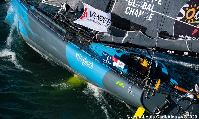 Didac Costa en plena regata amb la seva embarcació