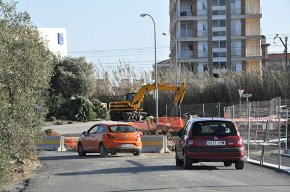 Es talla un tram del vial de Cavet per fer la connexió de serveis soterranis de la urbanització de la Fontcoberta