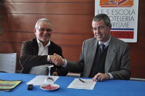 L'Escola d'Hoteleria i Turisme signa un conveni per promocionar la formació de carnissers i xarcuters