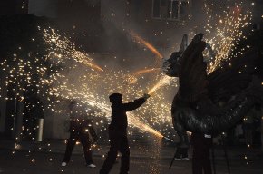 Torna el correfoc als carrers del Barri de l'Eixample