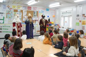 L'Escola La Bòbila rep la visita dels Reis Mags d'Orient