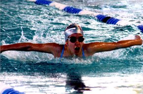 La nedadora cambrilenca Noelia Garcia participa en els campionats d'Espanya d'hivern de natació