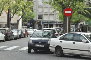 El carrer d'Esteve Anguera passa a ser d'un únic sentit de circulació