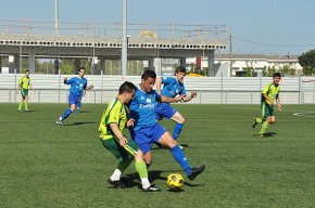 El FC Cambrils venç el líder, el Camp Clar, mentre que el Cambrils Unió cau derrotat al camp del Calafell