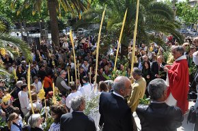 Les tres parròquies cambrilenques celebren la benedicció de palmes i rams