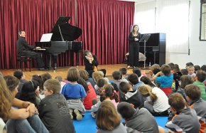 L'Escola de Música apropa la canalla cambrilenca al món del cant líric amb el conte "El regal de la princesa"