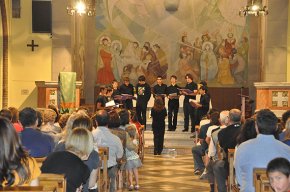 Els cors de l'Escola Municipal de Música ofereixen un concert a la parròquia de Santa Maria per celebrar el final de curs