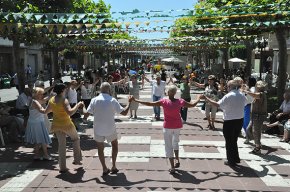 L'Eixample celebra el seu nou format de festes després de 33 anys de Barris