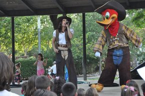 El parc del Pescador acull l'espectacle d'animació infantil "Canta con Woody" de PortAventura