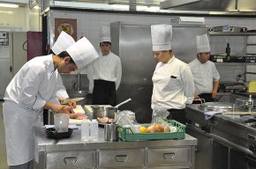 L'escola Joviat de Manresa guanya el VIIIè Concurs de Joves Cuiners i Cambrers, celebrat a Cambrils