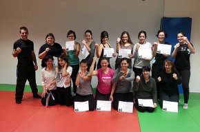 Una quinzena de dones participen al primer curs de defensa personal organitzat pel Club de judo Dojo Cambrils