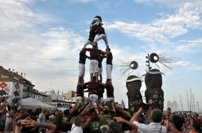 Emotiva diada castellera al port de Cambrils