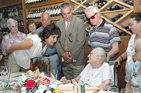 La cambrilenca Mercè Gombau Domènech celebra el seu centenari envoltada de la seva família