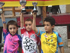 Els ciclistes cambrilencs Edgar Curto i Alex Sánchez, primer i segon en les seves respectives curses en la copa Catalunya disputada a Perafort