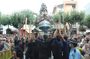 La processó de la Mare de Déu del Carme congrega milers de persones al port