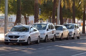 S'adjudiquen les llicències de taxi als quatre assalariats del taxi amb més antiguitat