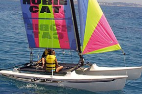 L'Estació Nàutica Salou - Cambrils - Mont-roig / Miami Platja fomenta la pràctica de la vela amb l'organització de regates