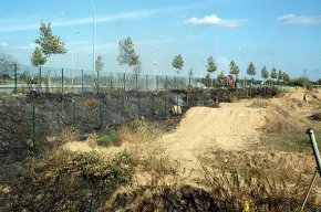 Es produeix un petit incendi en uns matolls d'un solar ubicat al costat de la casa de colònies Marinada