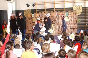 El CEIP Cambrils acosta la diada de Sant Jordi als més petits i les seves famílies