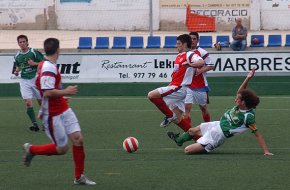 L'equip sènior masculí A del CB Cambrils queda quart de la lliga regular i disputarà els play-off d'ascens a Segona Catalana