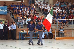 S'enceta el 7è Campionat Internacional de Futbol 7 per a policies amb una desfilada de tots els equips