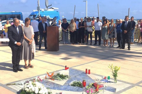 Ofrena al memorial dos anys després de l'atemptat gihadista