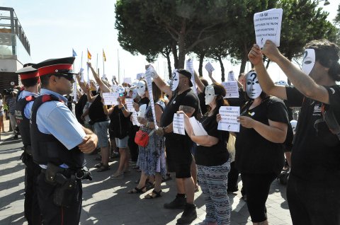 Ofrena al memorial dos anys després de l'atemptat gihadista