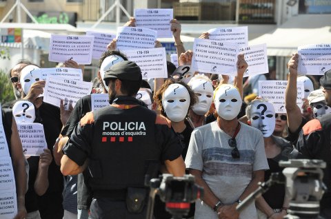 Ofrena al memorial dos anys després de l'atemptat gihadista