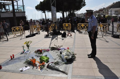 Ofrena al memorial dos anys després de l'atemptat gihadista