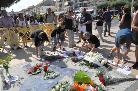 Ofrena al memorial dos anys després de l'atemptat gihadista