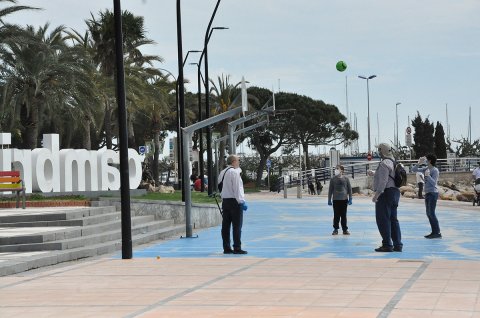 Primer dia de la sortida de la canalla al carrer en la crisi del coronavirus