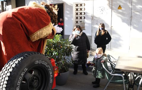 Visites dels Reis Mags davant les llars cambrilenques